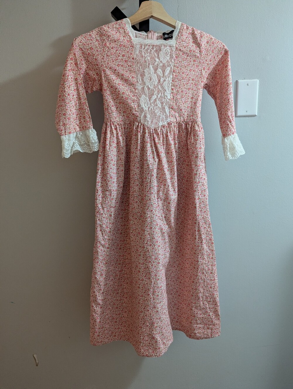 Scarlet Darkness Floral Dress Size 8-9 Girls